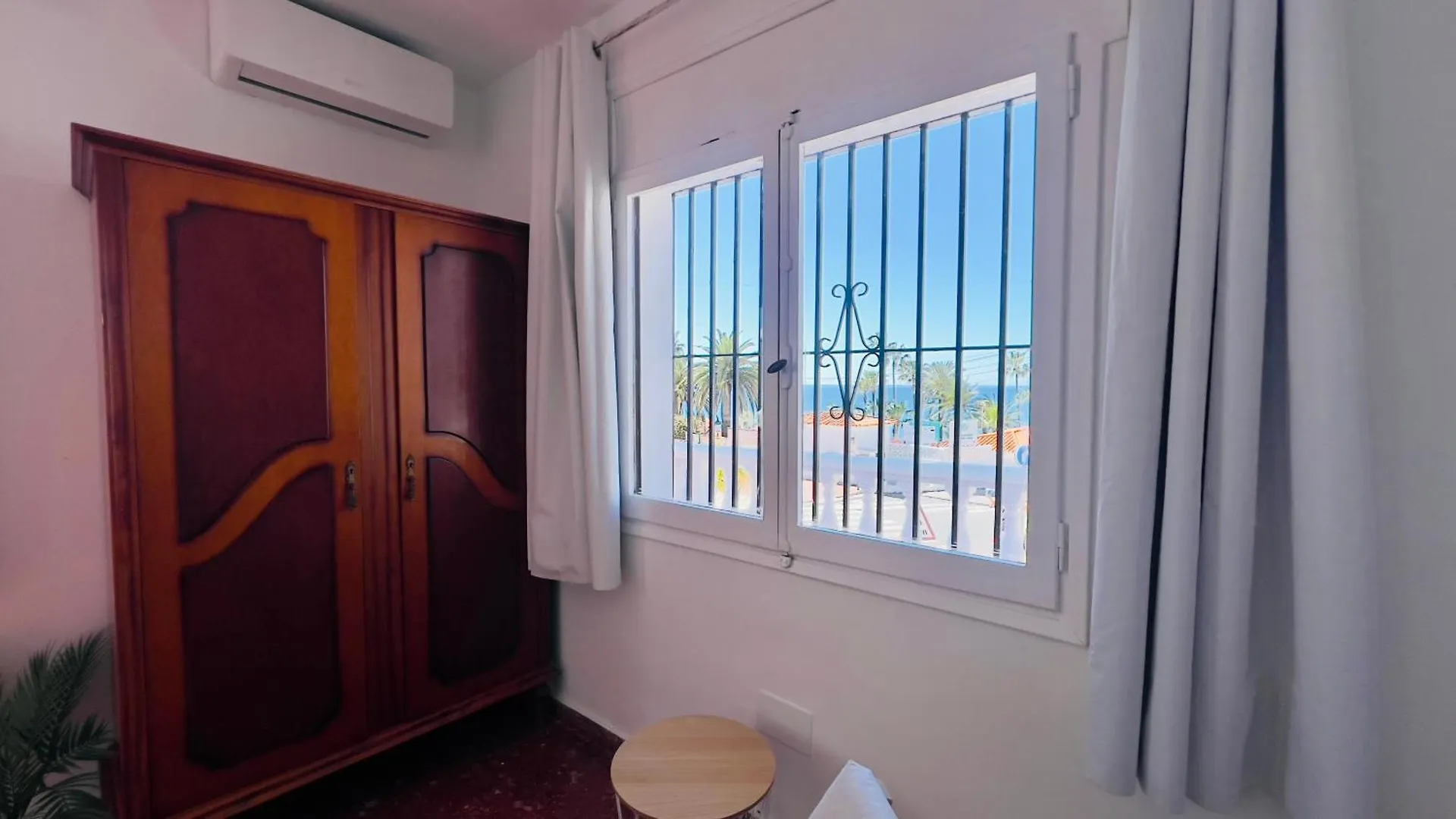 Villa Torrecilla En El Centro De Nerja - South Costa