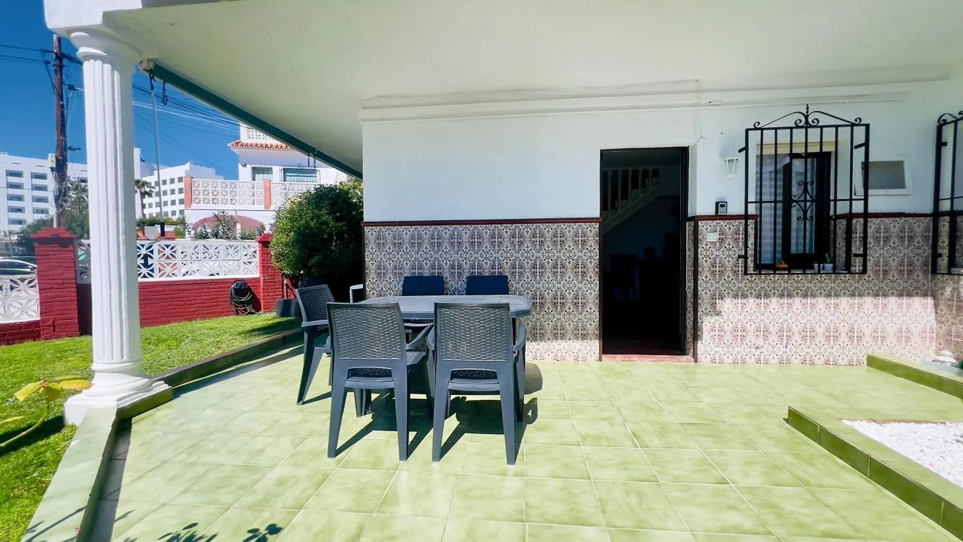 Villa Torrecilla En El Centro De Nerja - South Costa